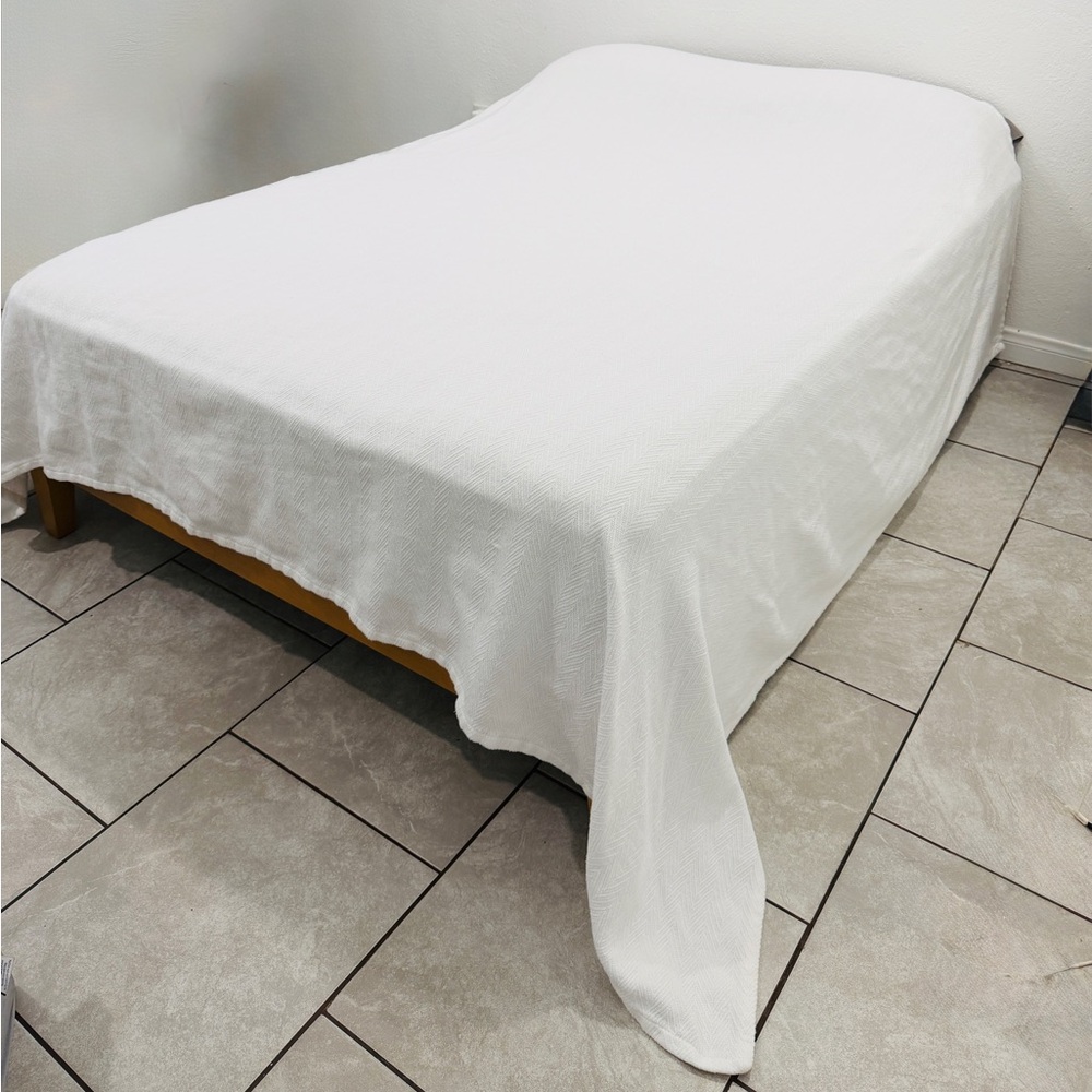 Brooks Brothers White Textured Throw Blanket